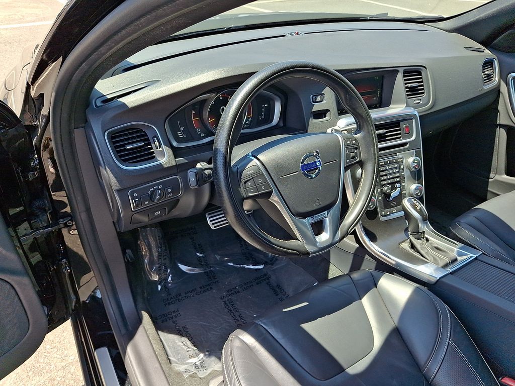 Thumbnail: 2016 Volvo V60 - 25
