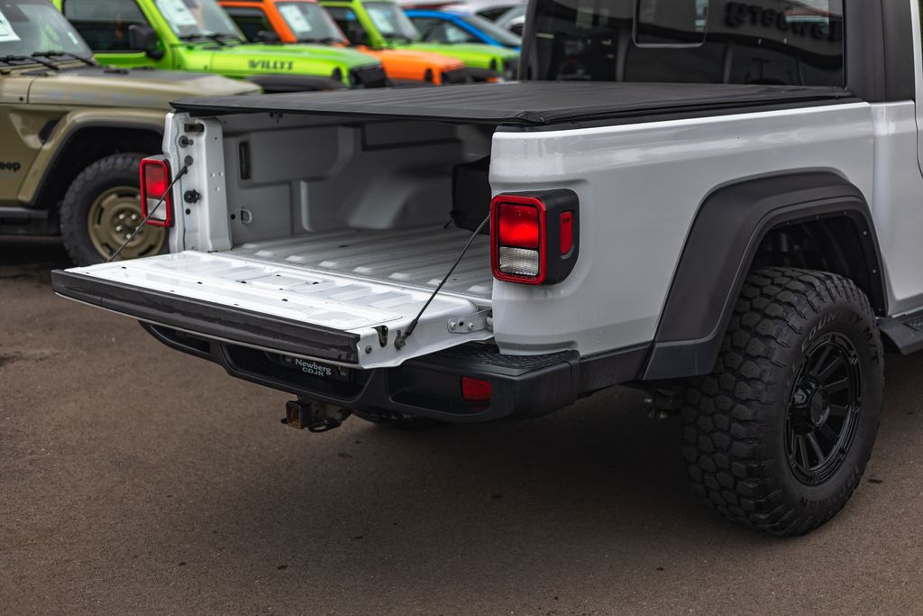 2020 Jeep Gladiator Sport thumbnail 9