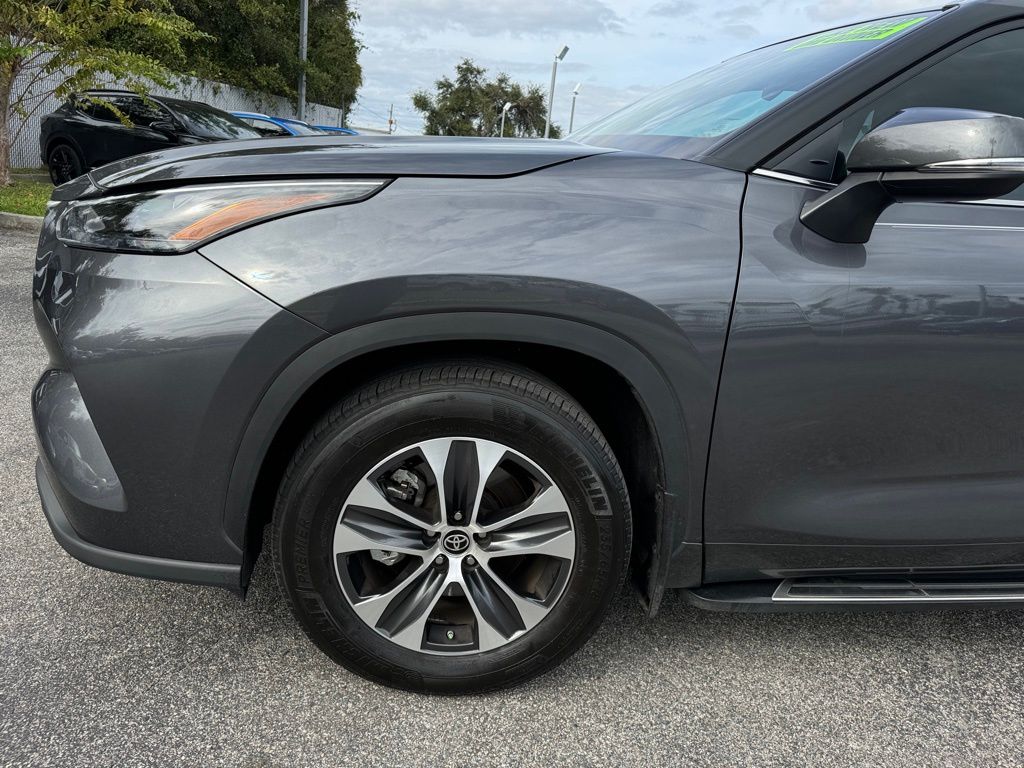 2022 Toyota Highlander XLE 11