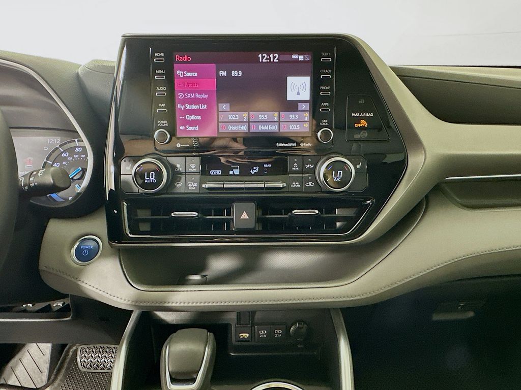 Thumbnail: 2021 Toyota Highlander - 14
