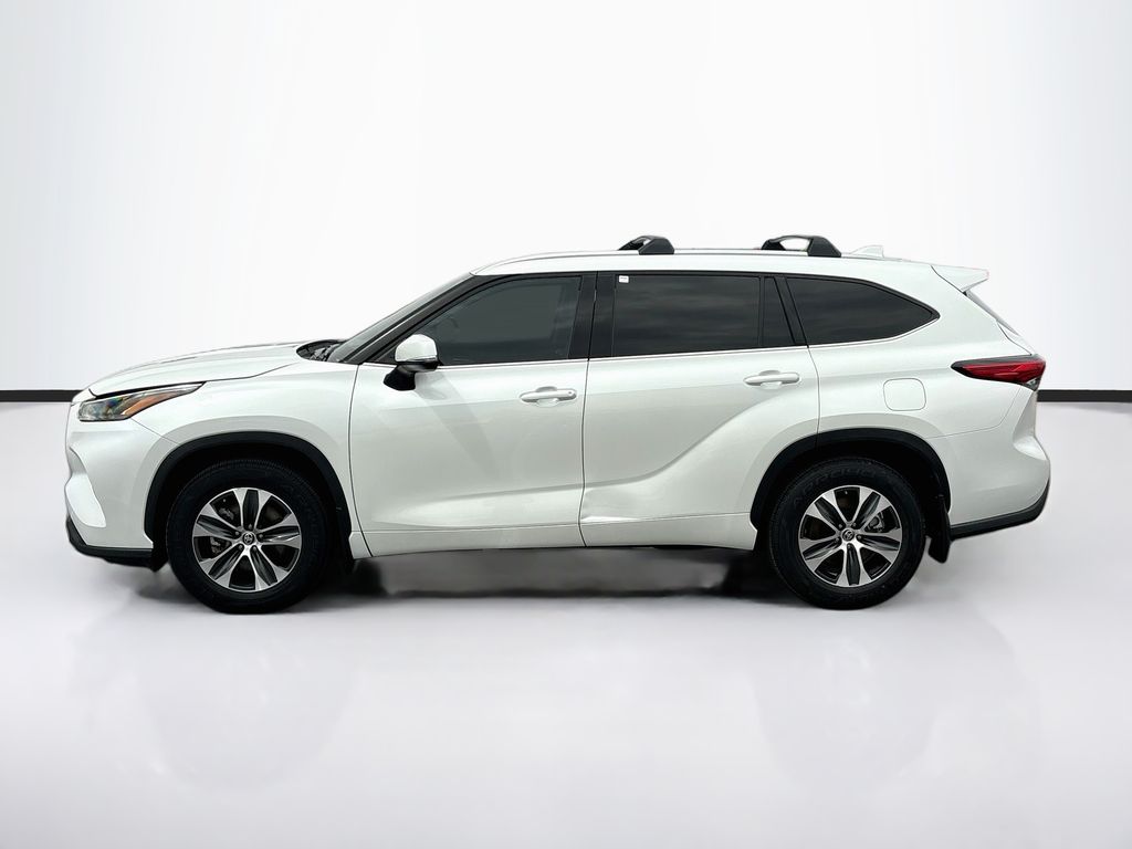 Thumbnail: 2022 Toyota Highlander - 8