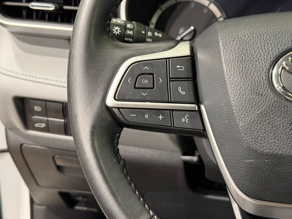 Thumbnail: 2022 Toyota Highlander - 25