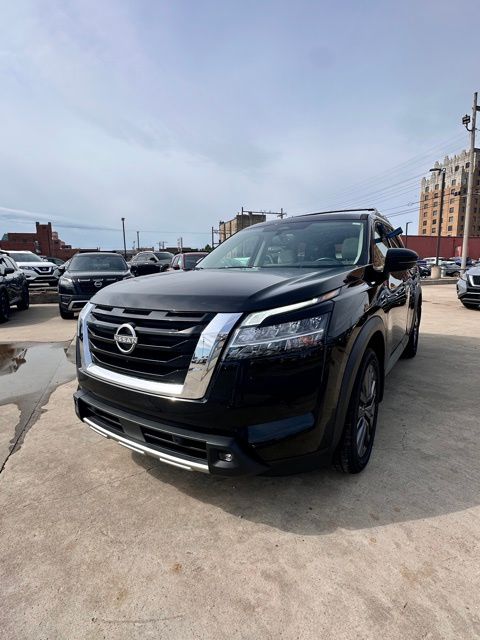 2022 Nissan Pathfinder SL FWD