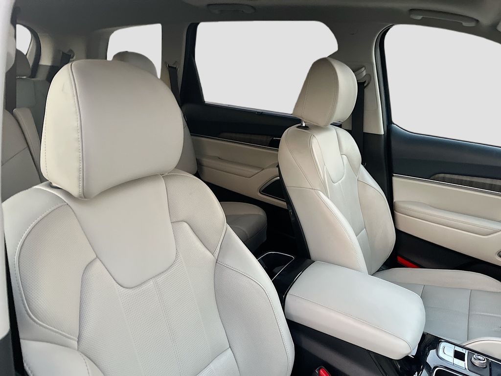 Used 2023 Black Kia EX image 31