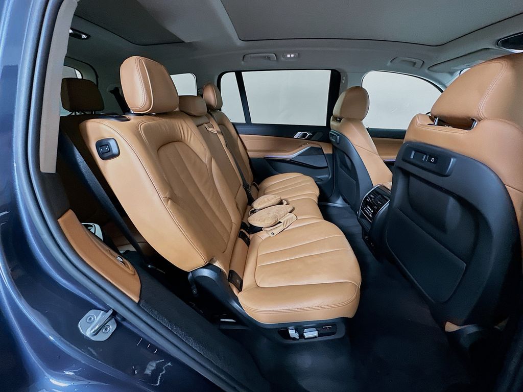 Thumbnail: 2021 BMW X7 - 29