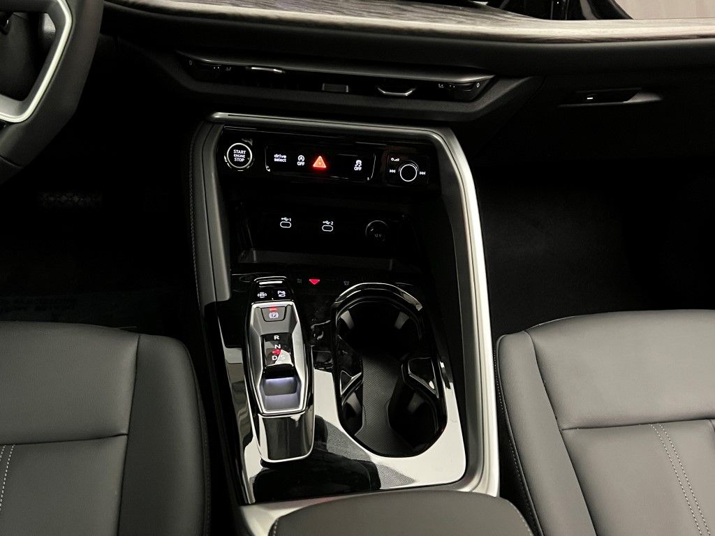 Thumbnail: 2025 Audi Q5 - 20