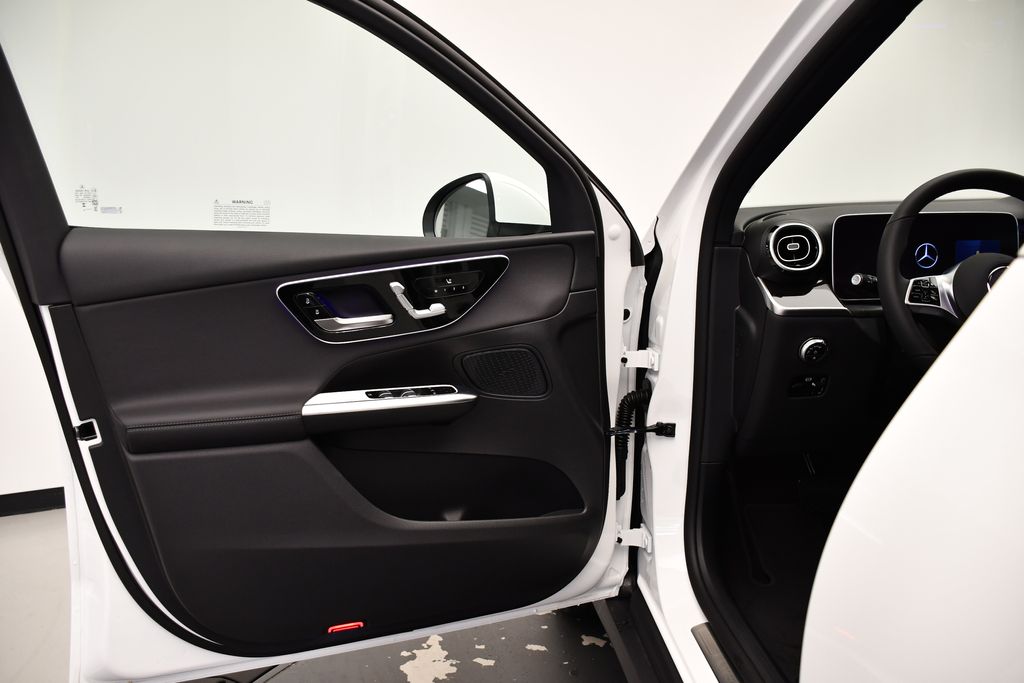 2025 Mercedes-Benz GLC 300 29