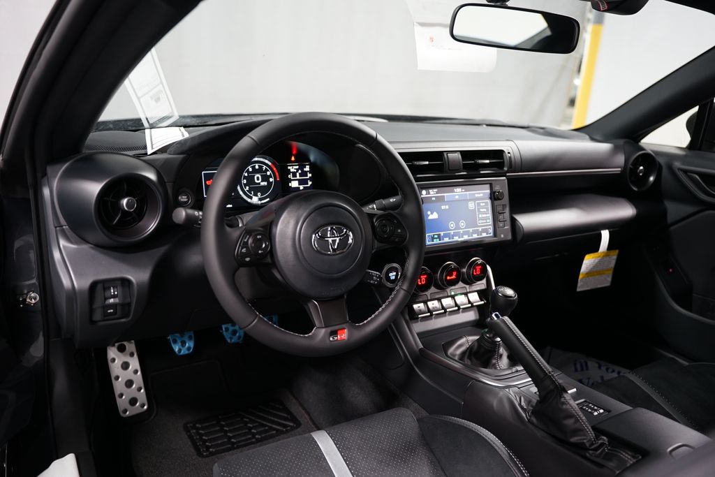 2025 Toyota GR86 Premium 11