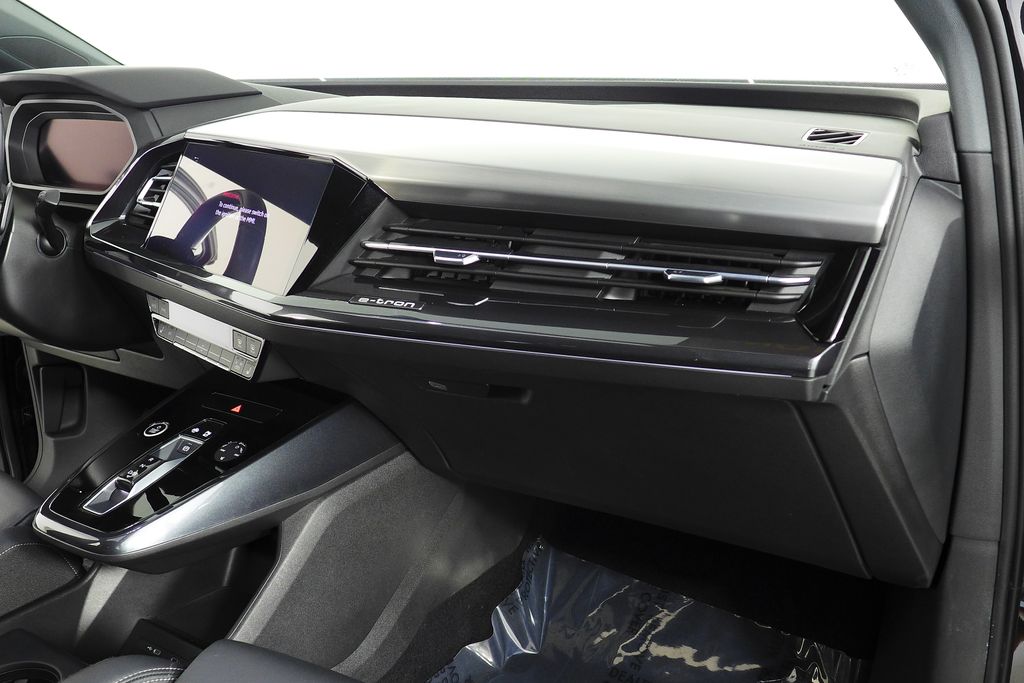 Thumbnail: 2023 Audi Q4 e-tron - 14