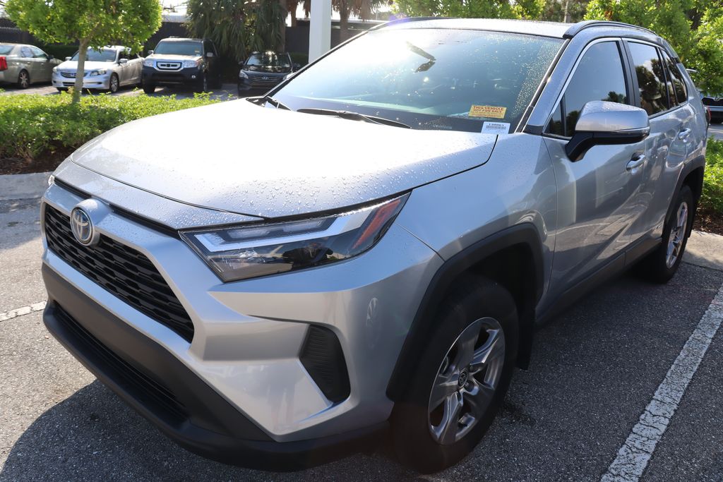 2024 Toyota RAV4 XLE 2