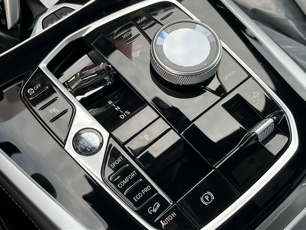 Thumbnail: 2026 BMW X7 - 20