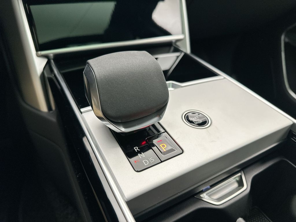 Thumbnail: 2026 Land Rover Range Rover - 12