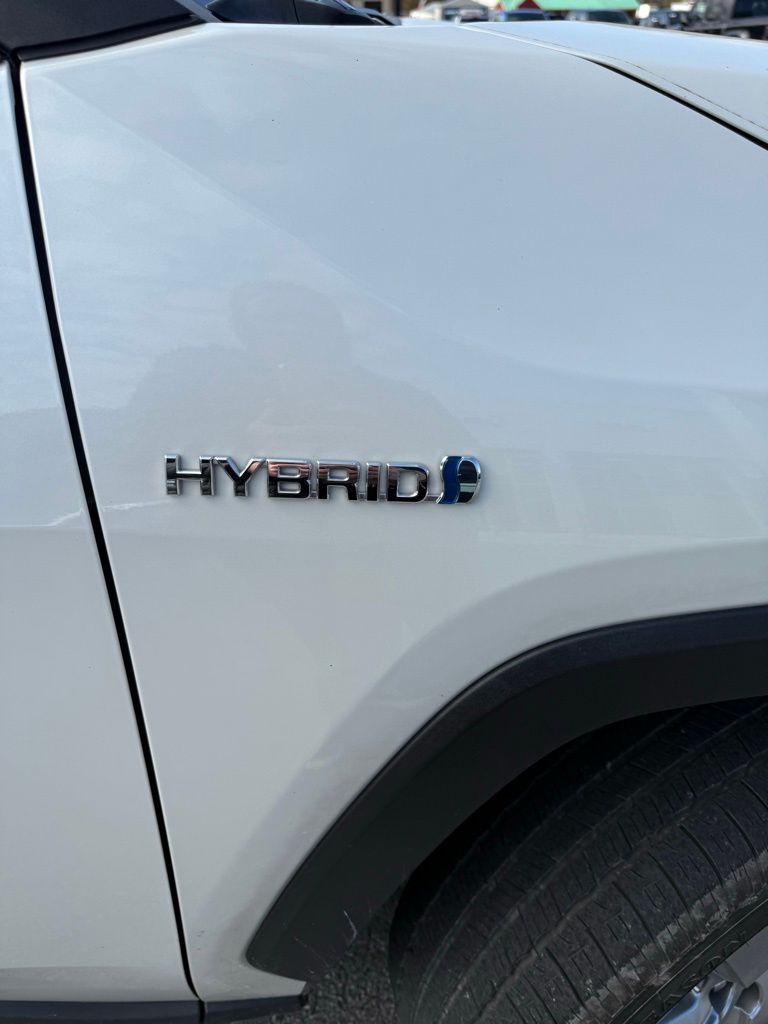 2021 Toyota RAV4 Hybrid Limited photo 4