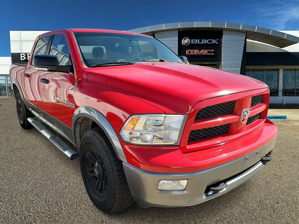 2012 RAM 1500 Rojo (Flame Red Clearcoat) Camioneta Todo terreno 6 velocidades Automática