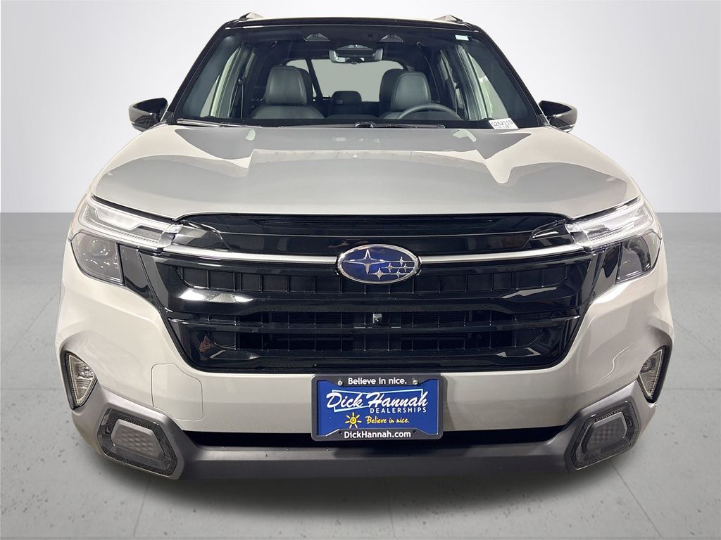 2025 Subaru Forester Touring photo 3
