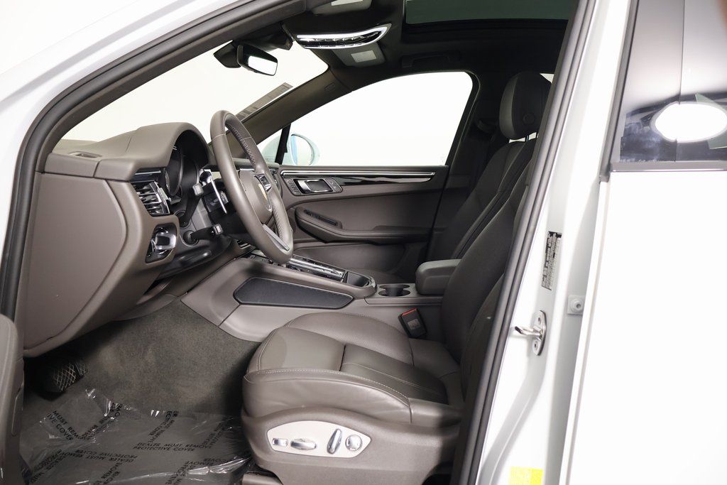 Thumbnail: 2023 Porsche Macan - 10