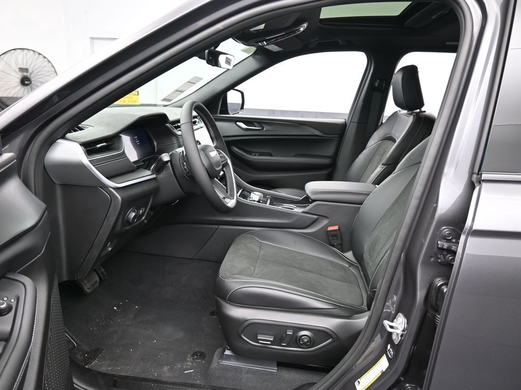 New 2025 Baltic Gray Metallic Clearcoat Jeep Altitude X image 12