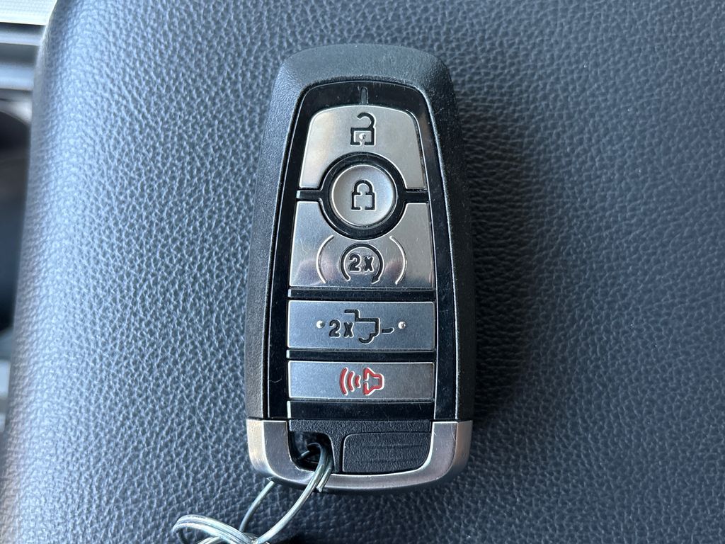 Used 2023 Red Ford Lariat image 33