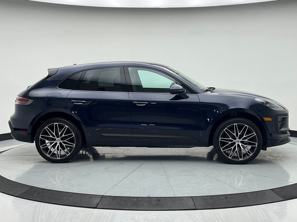 Thumbnail: 2022 Porsche Macan - 8