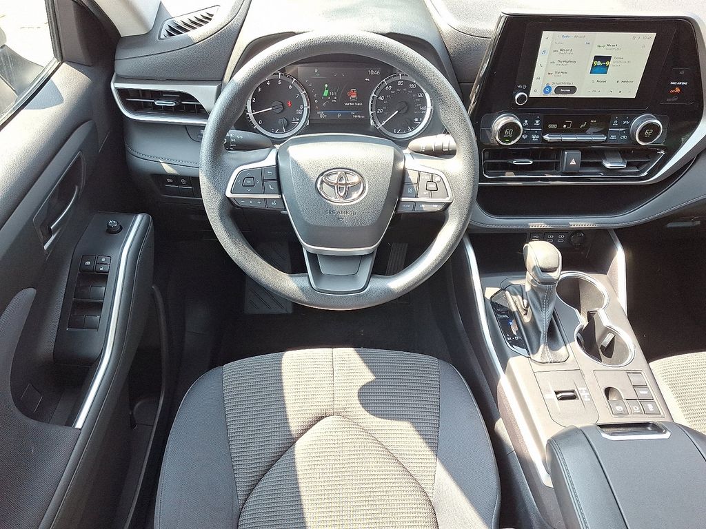 Thumbnail: 2023 Toyota Highlander - 11
