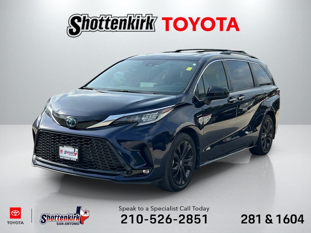2022 Toyota Sienna XSE 7-Passenger FWD