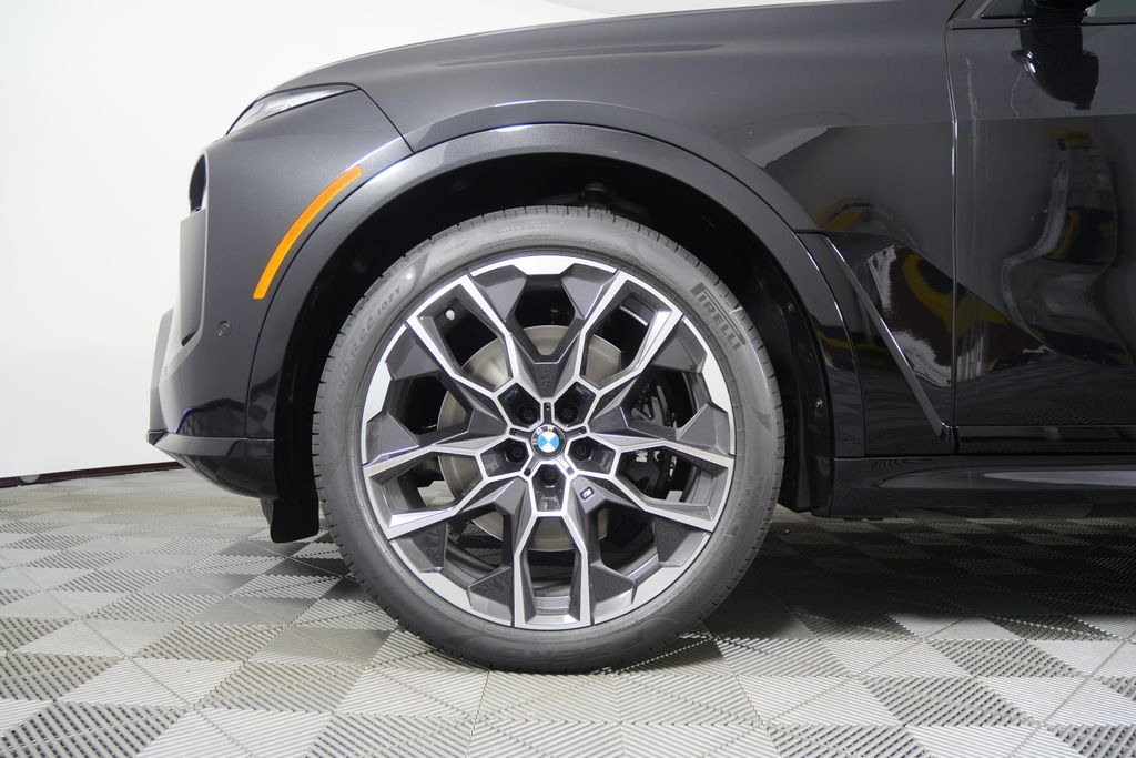 Thumbnail: 2026 BMW X7 - 6