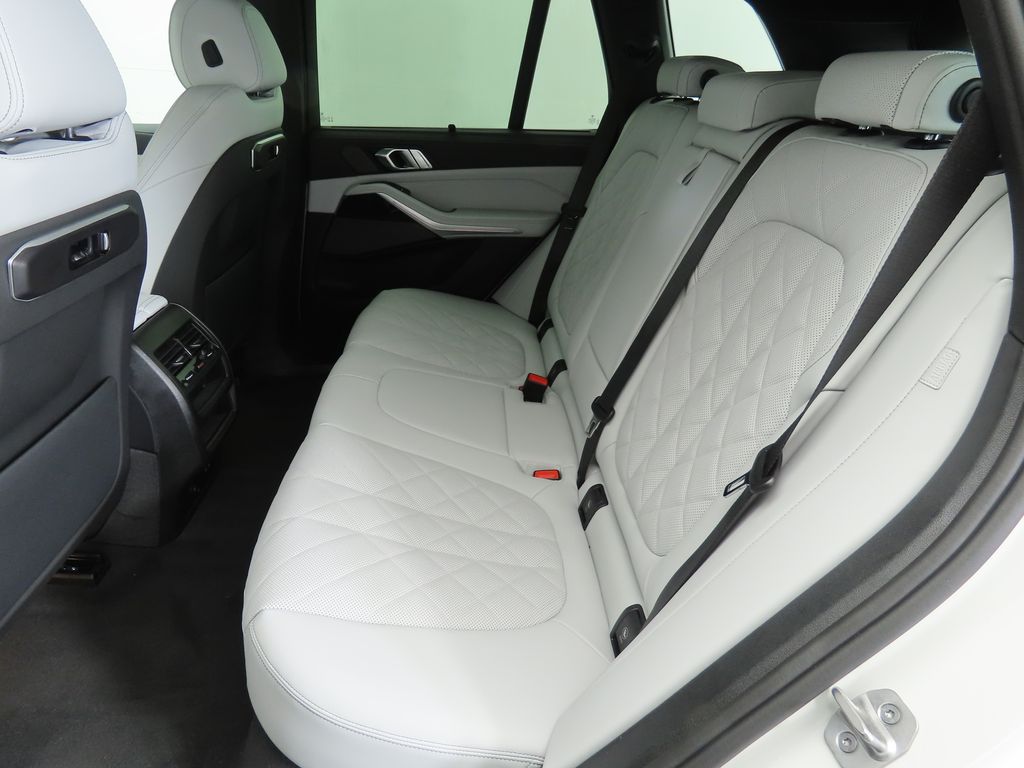 Thumbnail: 2026 BMW X5 - 21