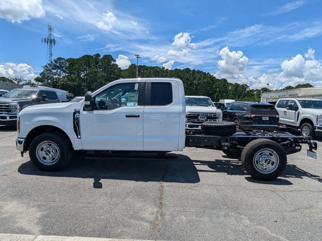 2025 Ford F-350 Chassis XL