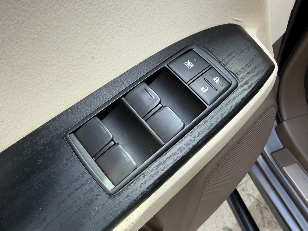 Used 2019 Gray Lexus 460 image 17