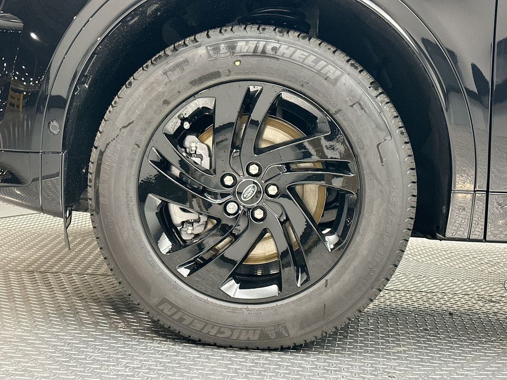 Thumbnail: 2025 Land Rover Discovery Sport - 5