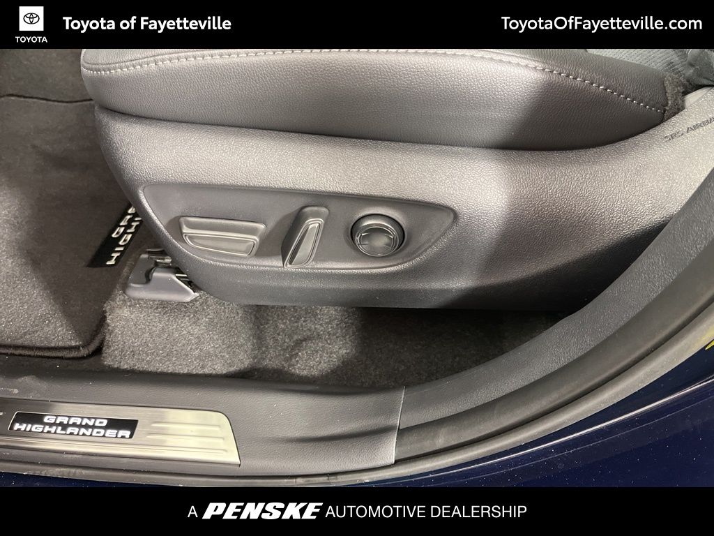 Thumbnail: 2026 Toyota Grand Highlander - 28