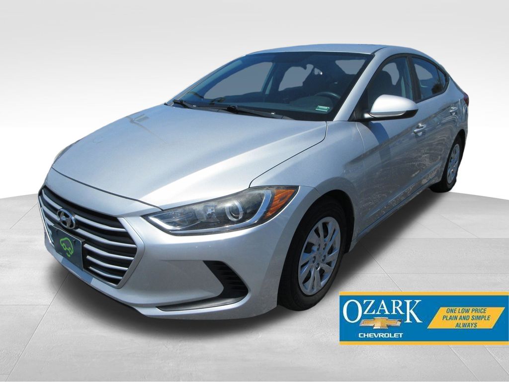 Symphony Silver 2017 Hyundai Elantra SE FWD Sedan Front-Wheel Drive 6-Speed Automatic