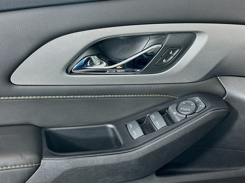 Thumbnail: 2018 Chevrolet Traverse - 17