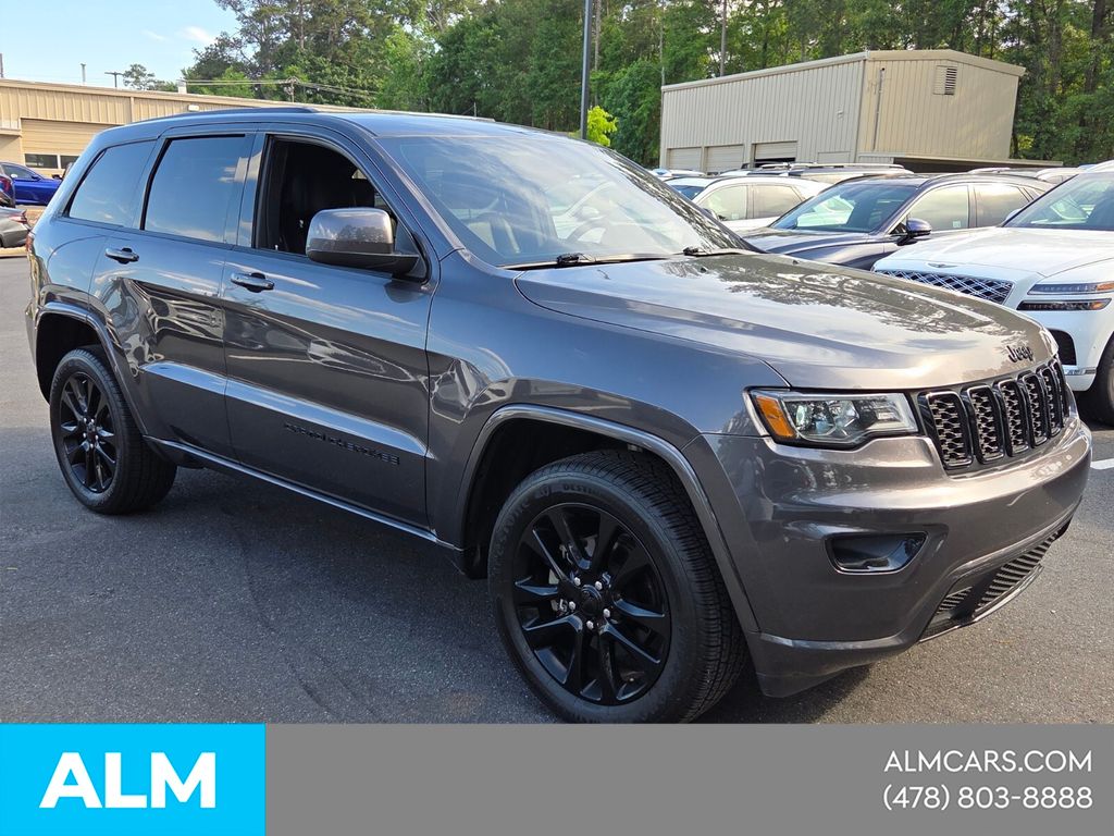 Used 2017 Gray Jeep Altitude image 9