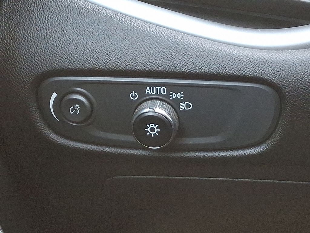 Thumbnail: 2022 Chevrolet Malibu - 23