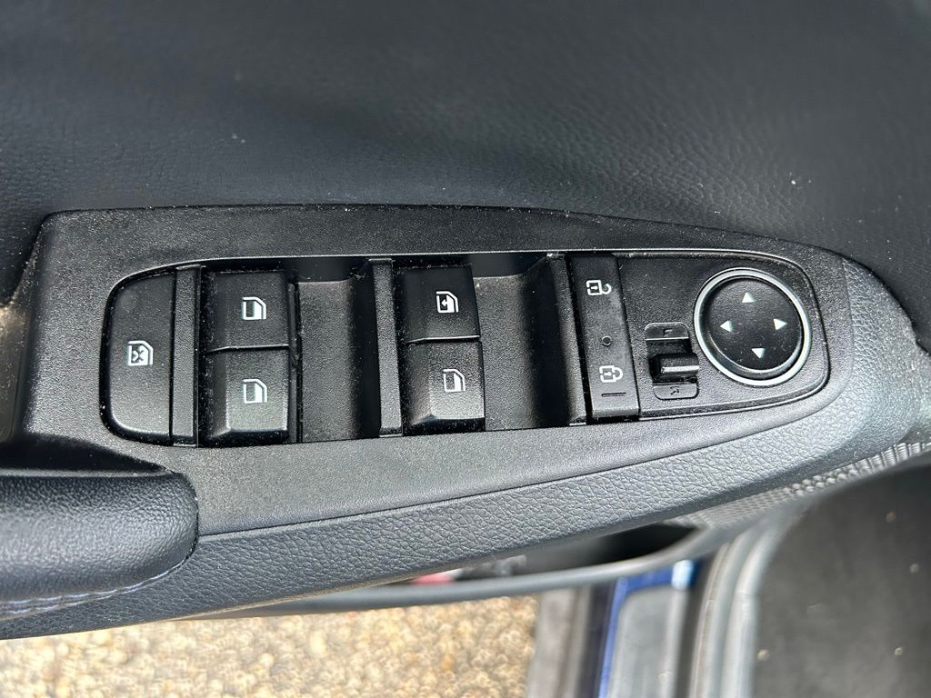 Thumbnail: 2023 Kia Seltos - 16