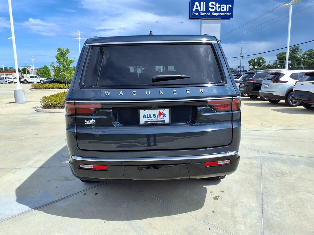 Used 2024 Gray Jeep Base image 6