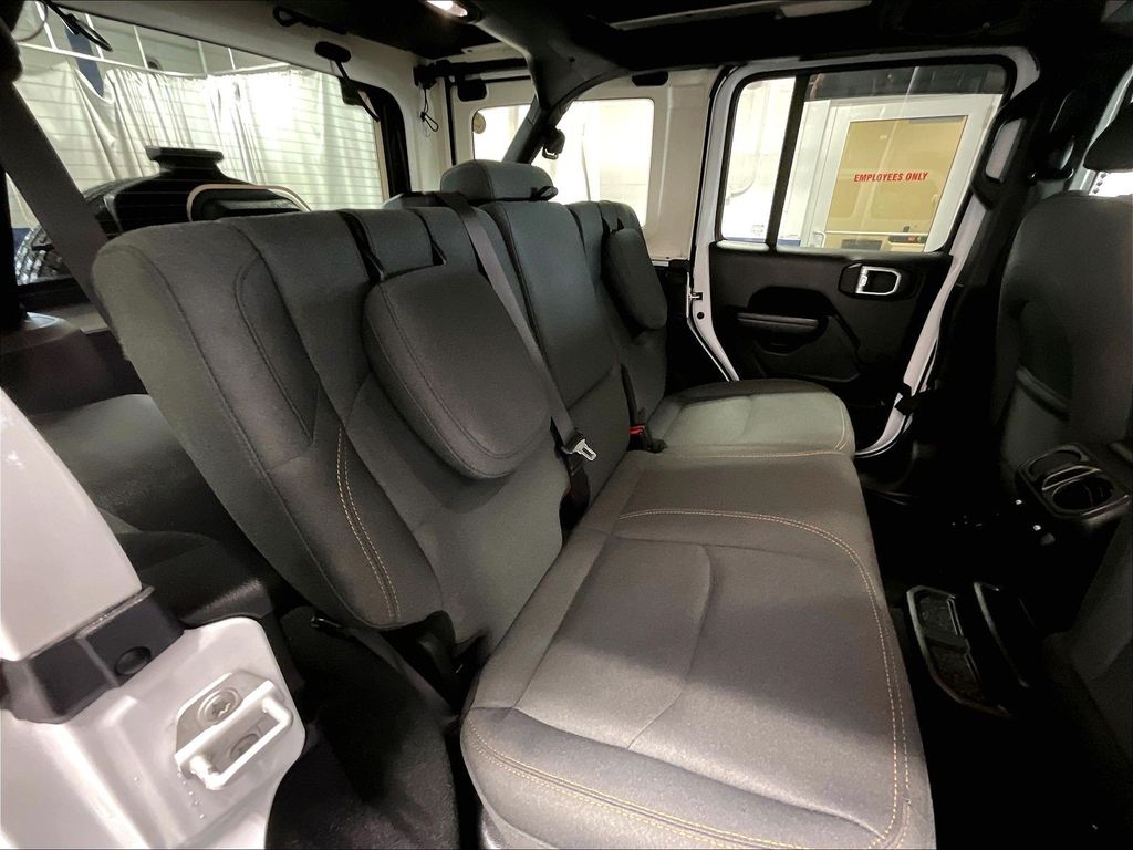 2024 Jeep Wrangler — photo 16
