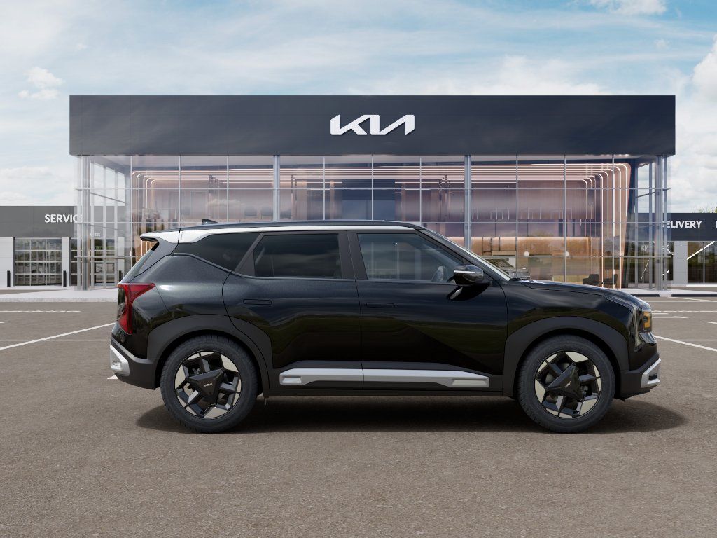 New 2027 Black Kia S image 7