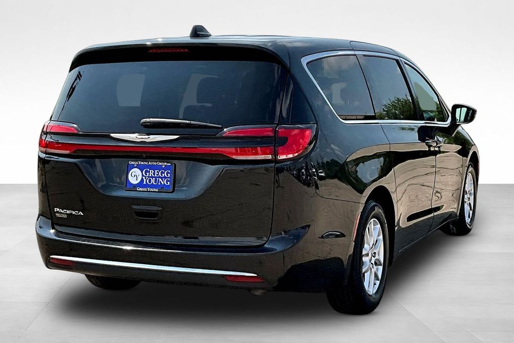 Used 2023 Chrysler Pacifica Van