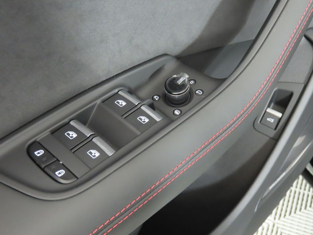 Thumbnail: 2026 Audi RS Q8 - 29