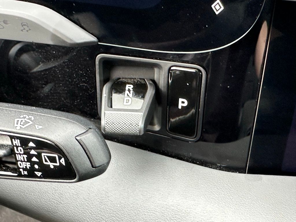 Thumbnail: 2025 Porsche Taycan - 32