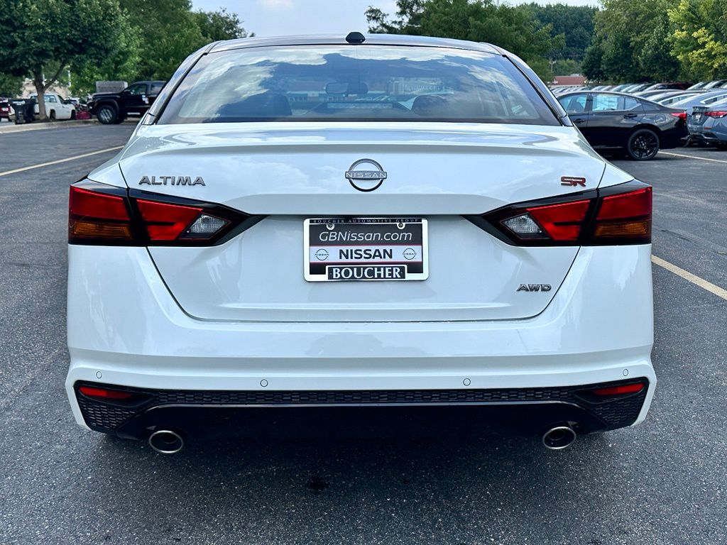 New 2026 Pearl White/Super Black Nissan 2.5 SR image 4