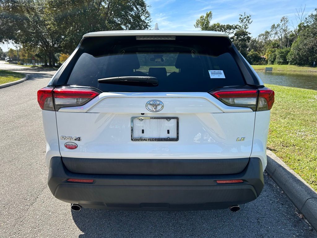 Thumbnail: 2022 Toyota RAV4 - 4