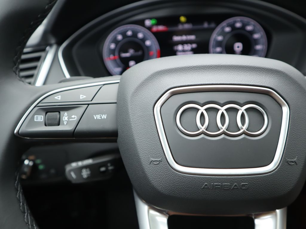 2025 Audi Q5 e Premium Plus 12