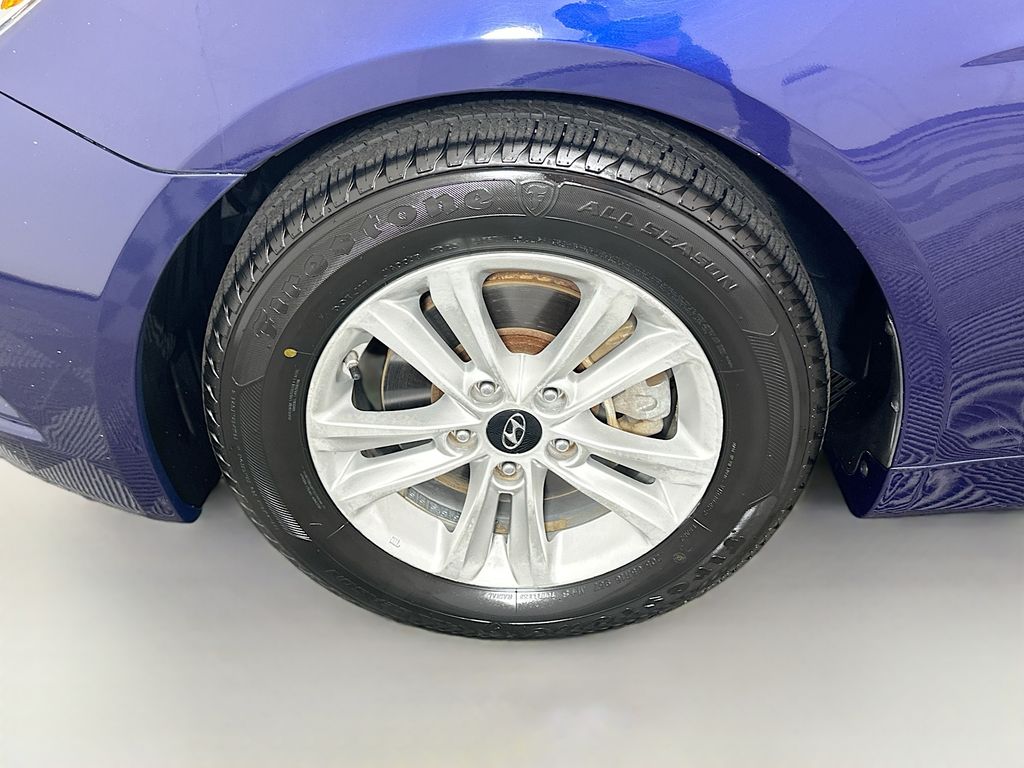 Thumbnail: 2013 Hyundai Sonata - 28
