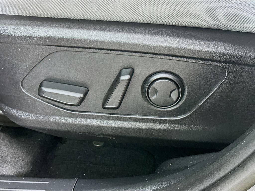 Used 2022 Black Hyundai SEL image 21