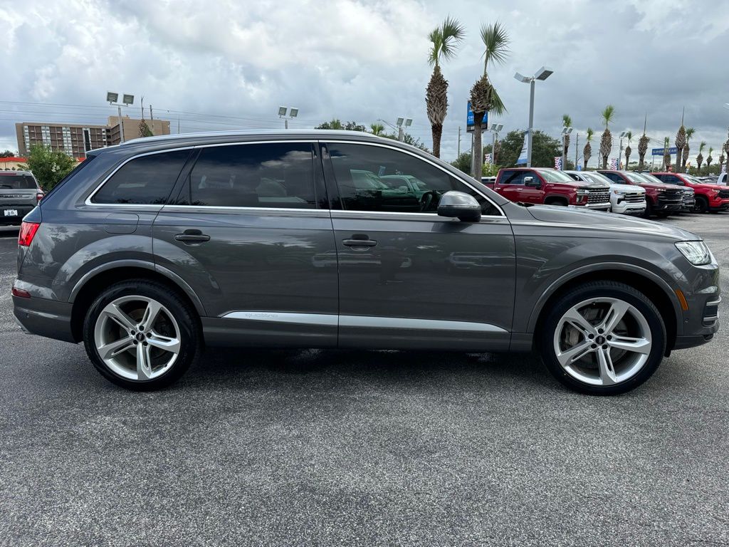 2019 Audi Q7  9