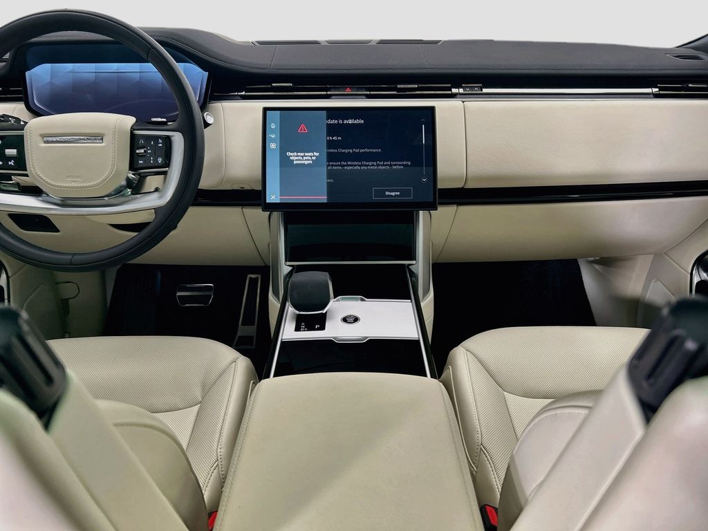 Used 2025  Land Rover SE image 13