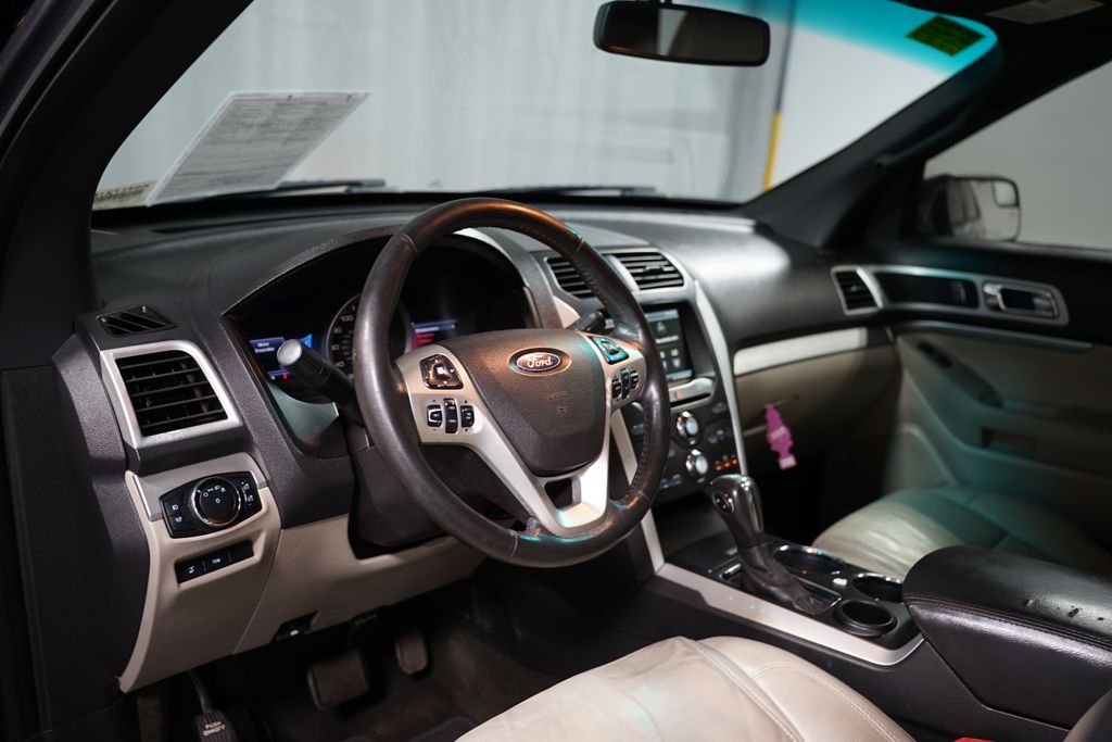Thumbnail: 2014 Ford Explorer - 7